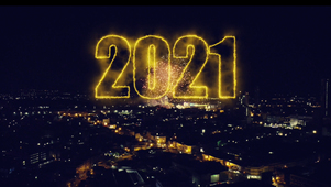 4K超清 窗前雨中的2021