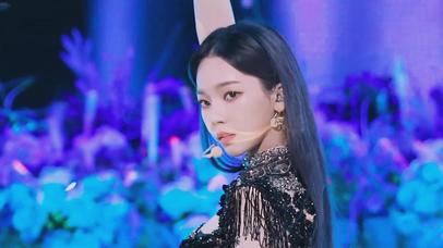 Karina柳智敏独袖黑流苏2