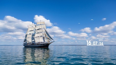 治愈蓝天白云小船