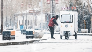 唯美治愈雪天城市街道