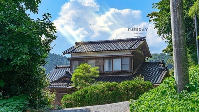 午后的乡村房屋小道