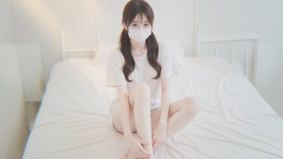 床上可爱女孩
