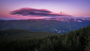 云与雪山