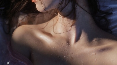 从此烟雨落金城，一人撑伞两人行