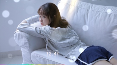 沙发上的清纯小姐姐