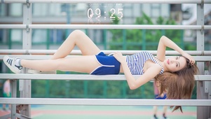 短裤美腿小姐姐