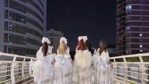 四个花嫁美女 白色婚纱美女跳舞