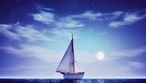夜晚海上帆船