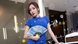 居家的旗袍美女