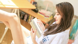 教室中的美女