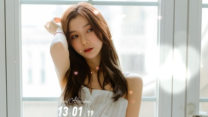 窗边的长发美女