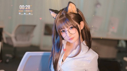 戴眼镜的猫娘美女
