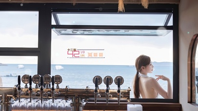 窗外边的性感美女