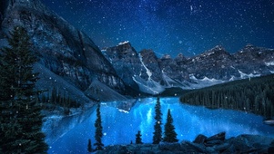 星空里的雪山