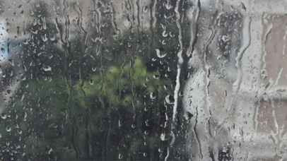窗外雨滴