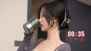 喝水的清纯美女【4K-高清】