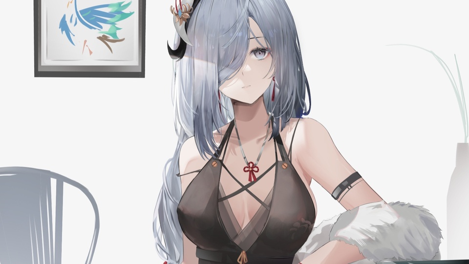 二次元薄涂风格插画，浅灰蓝长发的申鹤身着黑色吊带晚礼服，肩侧配有白色毛绒装饰，立于干净的浅白色室内墙边，角色位于画面偏右区域。