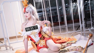 漫展清纯长腿美女