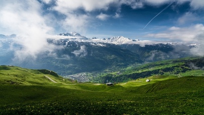 万物复苏，浮云流动