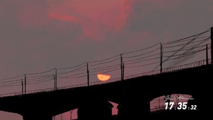 桥边夜景
