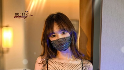 戴口罩的清纯美女