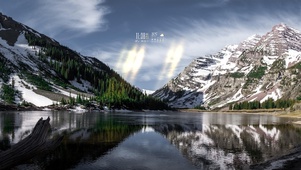 雪山湖水