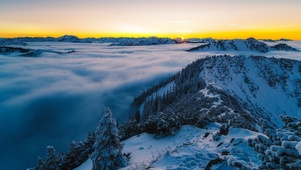 雪山云海