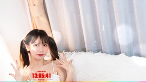 双马尾清纯吊带裙美女