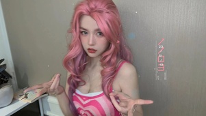 唯美治愈清纯粉发女孩