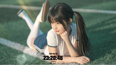 草地上的双马尾美女