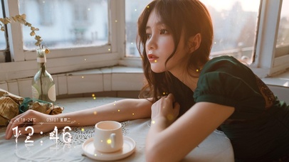 夕阳下的清纯美女