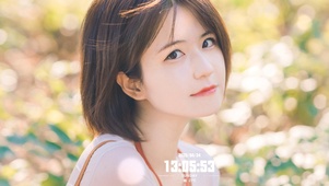 爱笑的短发美女