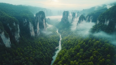 绿色护眼蜿蜒峡谷溪流