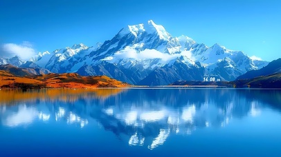 秋天萧瑟的雪山