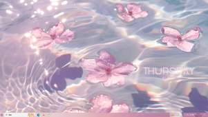清晰水中樱花