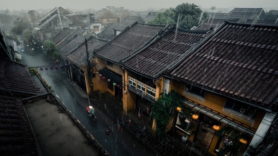 雨天古镇