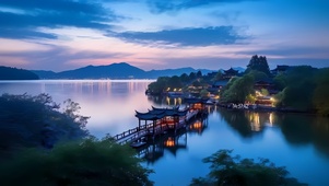 傍晚的湖面