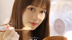 居家清纯性感女孩