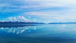 4k 蓝天白云下的赛里木湖