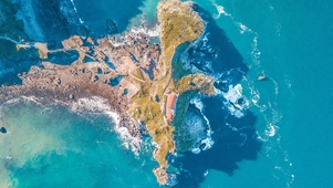 俯瞰海中小岛