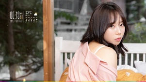短发清纯美女
