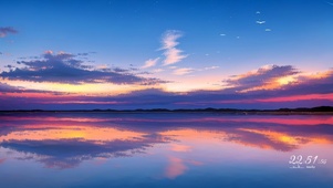 夕阳水镜湖景