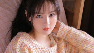 清纯圆脸美女