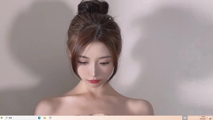 性感抹胸美女 甜美御姐看着你