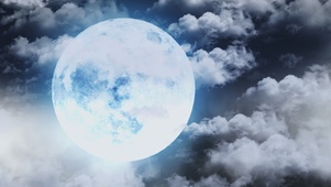 唯美大圆月亮夜空云层飘动