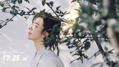 戴眼镜的白愁飞