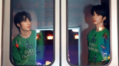 刘耀文 古驰复古绿毛衣look