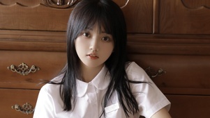 齐刘海萌妹子