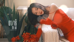 优雅的清纯红裙美女