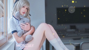 教室里的体操服美女